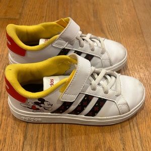 Adidas 13k boys sold out Mickey shoes